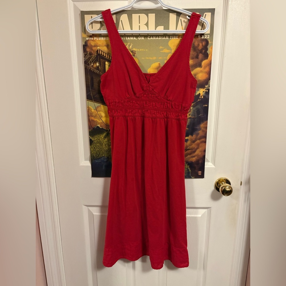 gorgeous red sleeveless dress